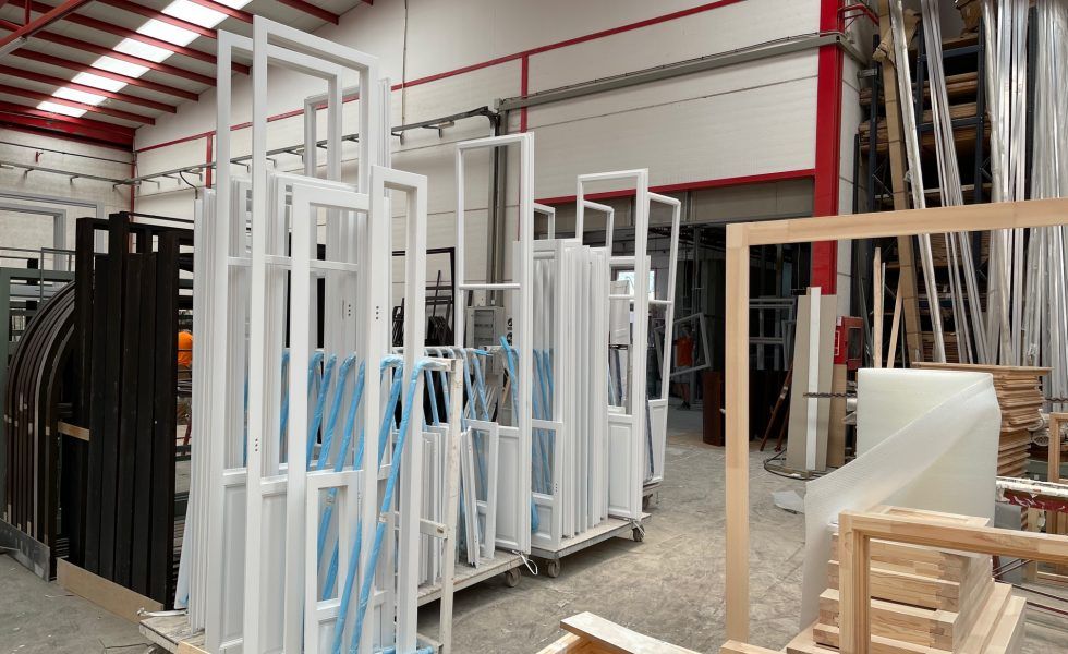 Frente a la decoloración del pino acabado en color blanco