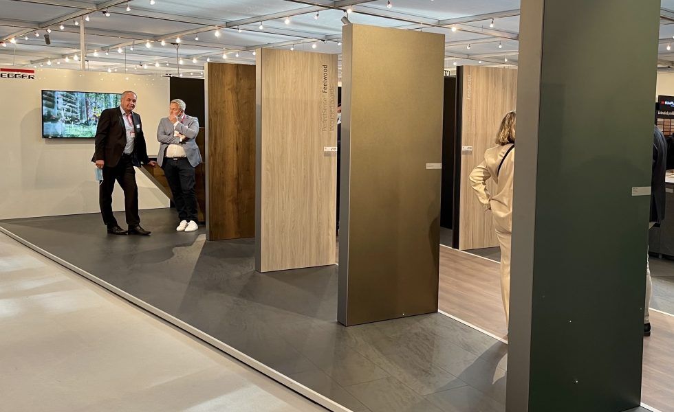 EGGER testa en SICAM sus tableros lacados PerfectSense®