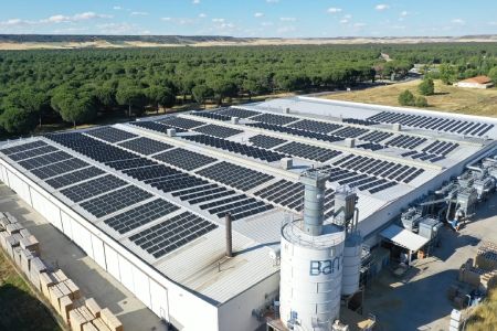 La energía solar da frutos en BAMAR