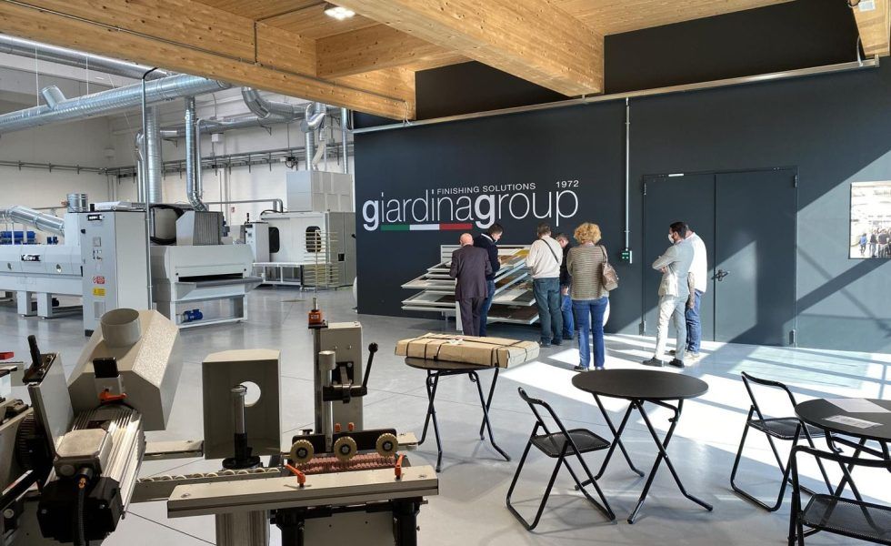 Expertos en madera visitan el showroom de GIARDINA Group