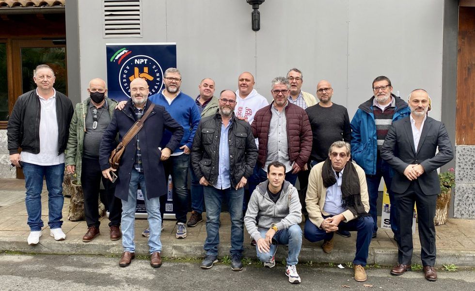 WOODNOW presenta los adhesivos NPT a la Asociación de Profesionales del Parquet