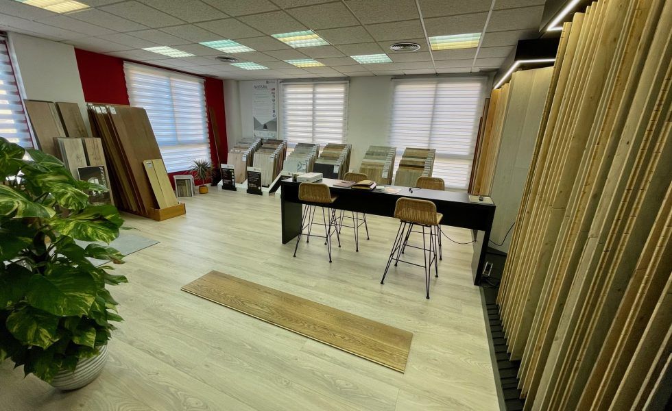 Exquisita atención al cliente en la showroom de LEVANTINA DE PARQUETS