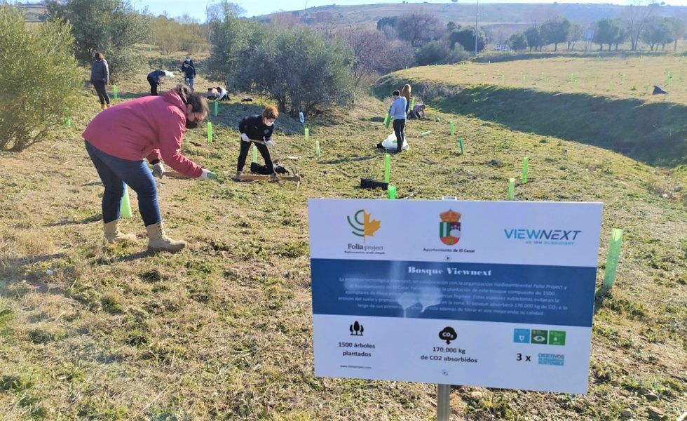 Completan la plantación de los dos primeros bosques periurbanos autóctonos en EL CASAR