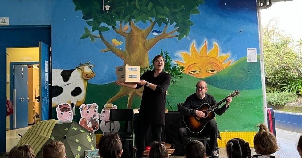 Los escolares de Vigo descubren el valor de los bosques gracias a los tres cerditos