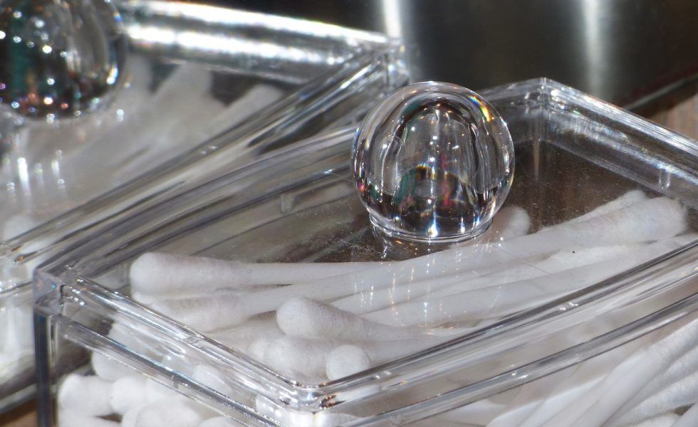 El metacrilato, un elemento que en tiempos de crisis sustituye al cristal