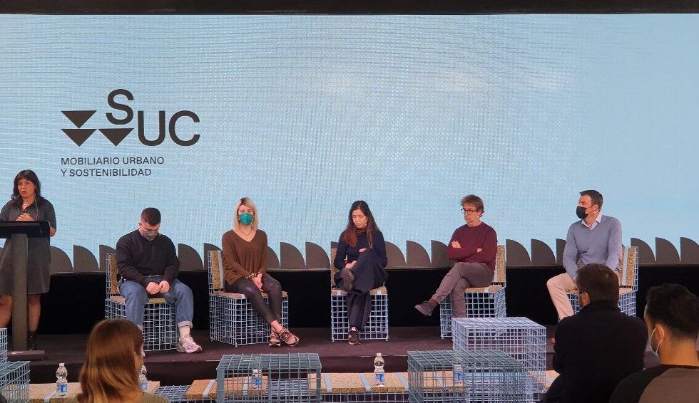 Mobiliario urbano “made in Valencia” hecho con posidonia, cáscara de arroz y plástico reciclado