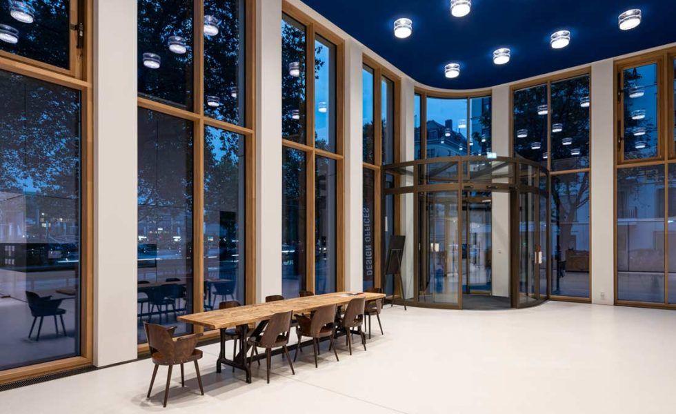 Muro cortina de madera en las Oficinas Kaiserhof