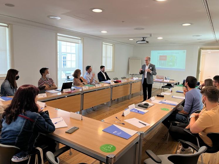 Casi 40 directivos del sector de la madera se forman en Mejora de la Eficiencia Directiva