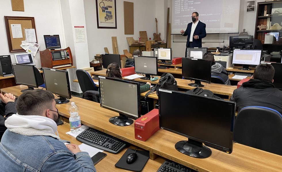 Digitalización del Módulo Formativo de “Mecanizado de madera y derivados”