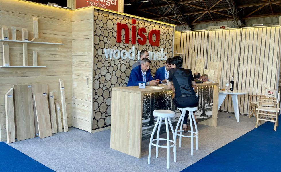 NISA exhibió en el CARREFOUR DU BOIS sus perfiles de pino finger joint