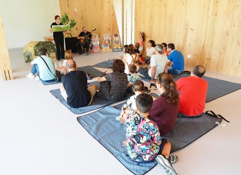 Las familias de Lugo descubrieron la versión sostenible del cuento de “Los tres cerditos”