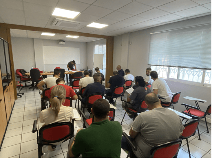 INDUSTRIAS QUÍMICAS IVM realiza un curso de extinción de incendios