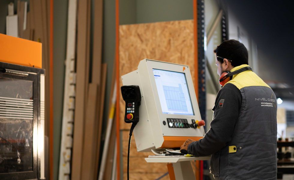 NIVEL DIEZ, una carpintería técnica especializada en el mobiliario clínico