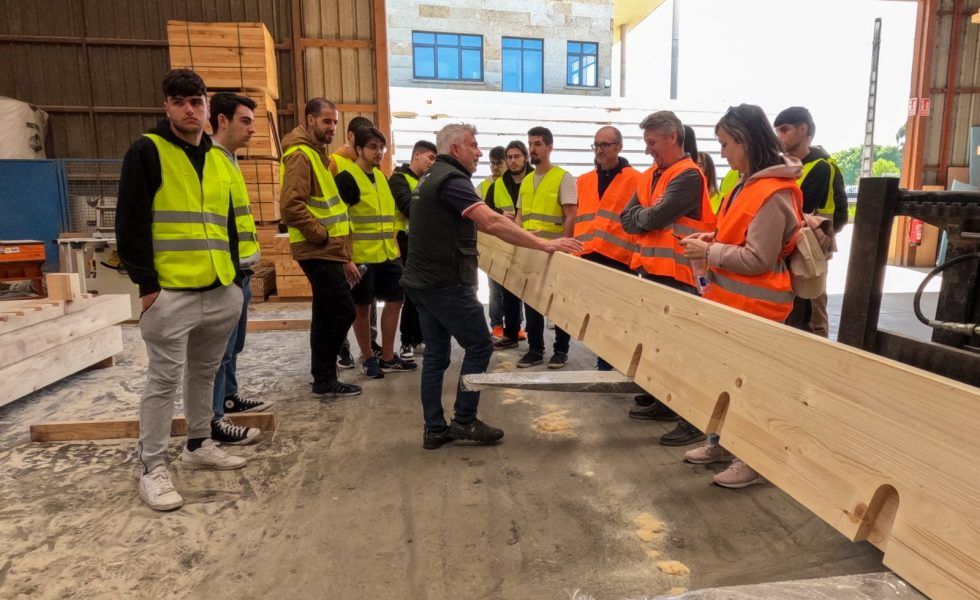 Futuros profesionales conocen el trabajo que desarrolla MADERAS RUBÉN en sus instalaciones