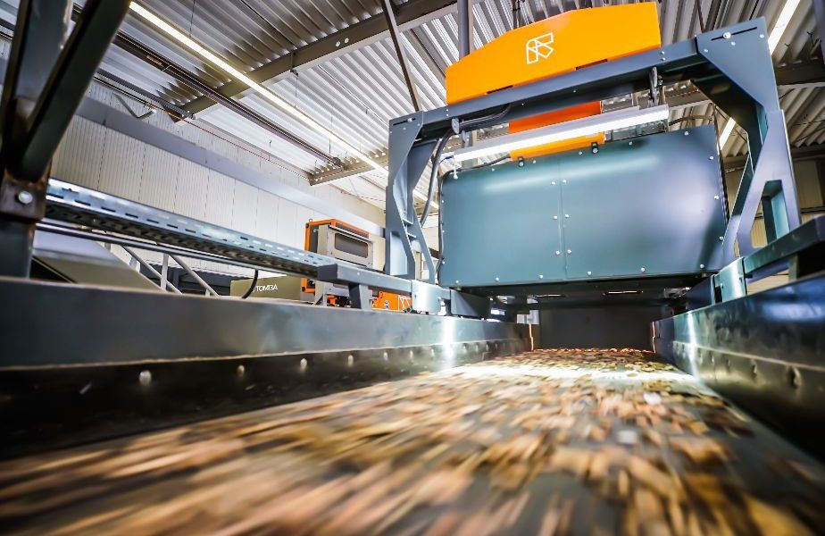 TOMRA exhibirá su solución de clasificación para madera en LIGNA  