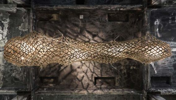 NUBE, la luminaria de madera de Álvaro Catalán de Ocón para la instalación NATURAL CONNECTIONS