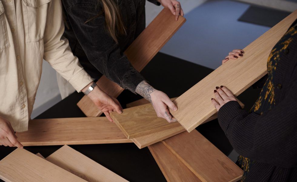 AHEC presenta “Three”