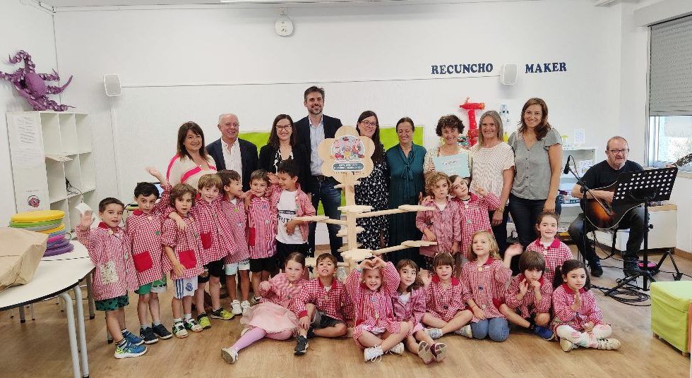 FEARMAGA premia al CEIP Lamas de Abade por su revisión sostenible del cuento de los tres cerditos