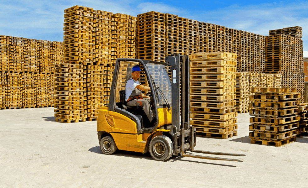 Consigue la máxima eficiencia en entornos desafiantes: carretillas 4×4