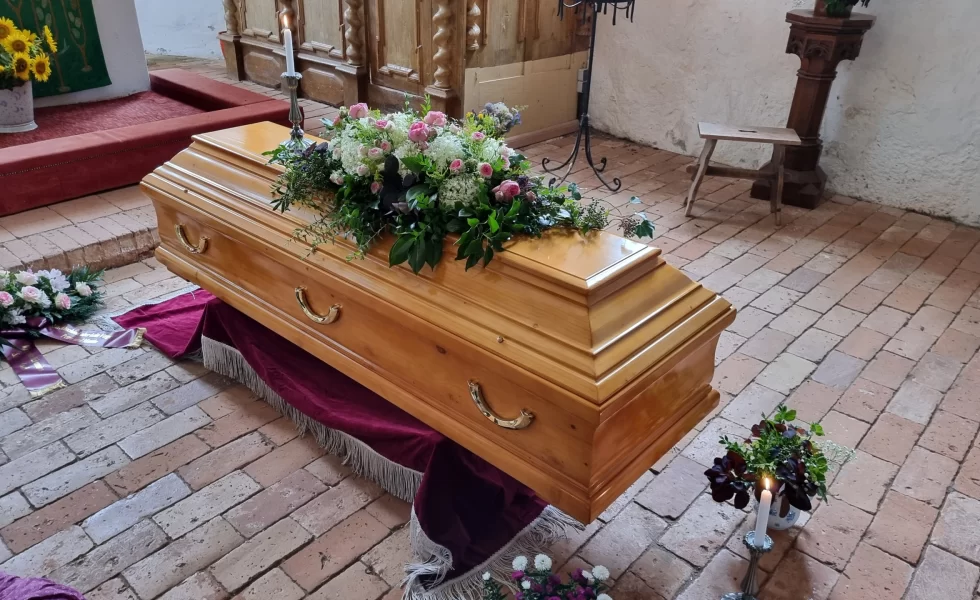 Las funerarias, obligadas a informar si el ataúd es de importación