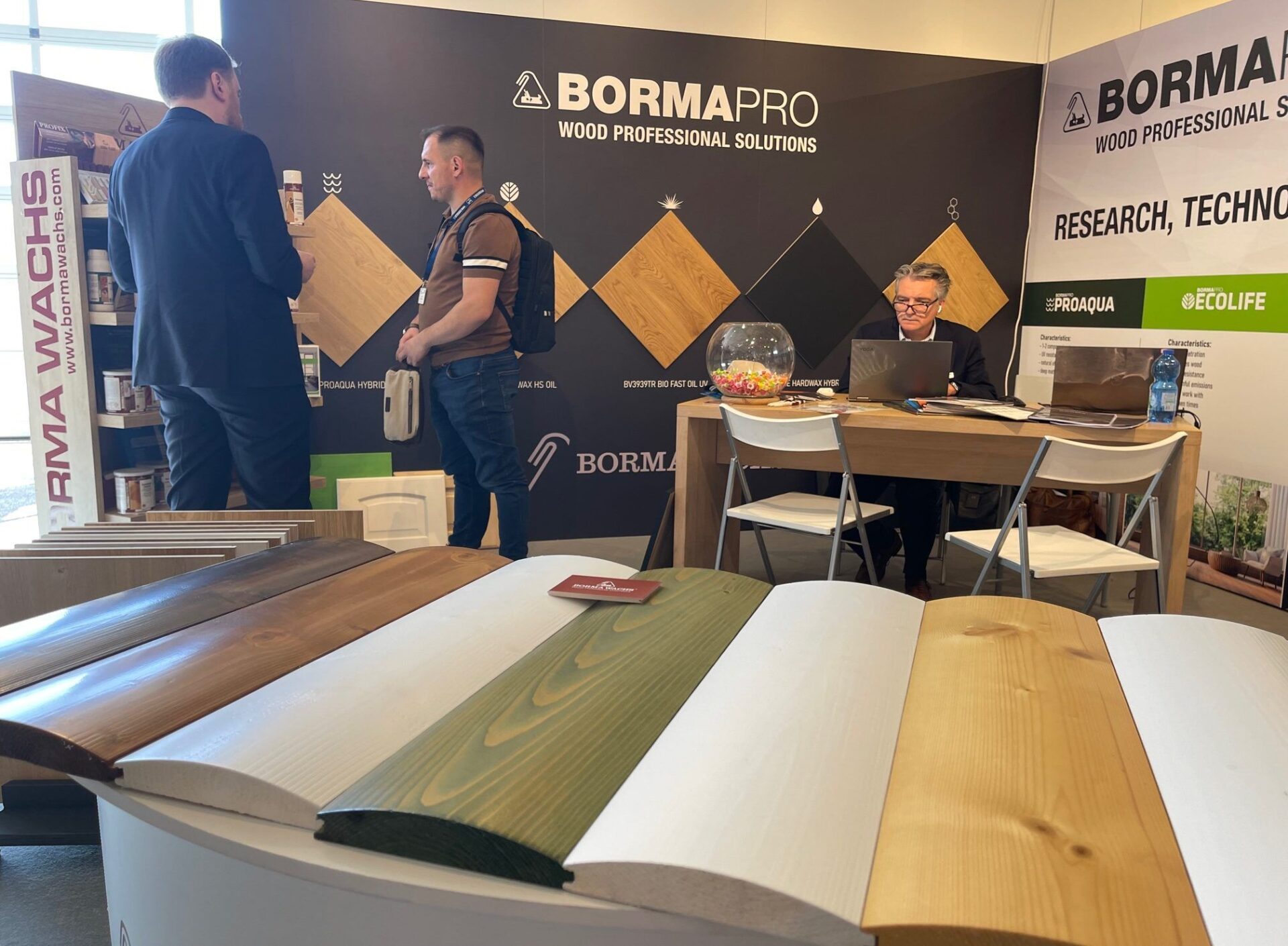 BORMA WACHS presenta Holz Lasur