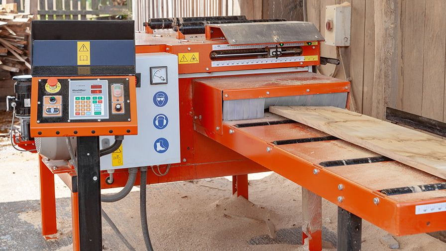 Cómo las canteadoras y las sierras múltiples añaden valor a un aserradero
