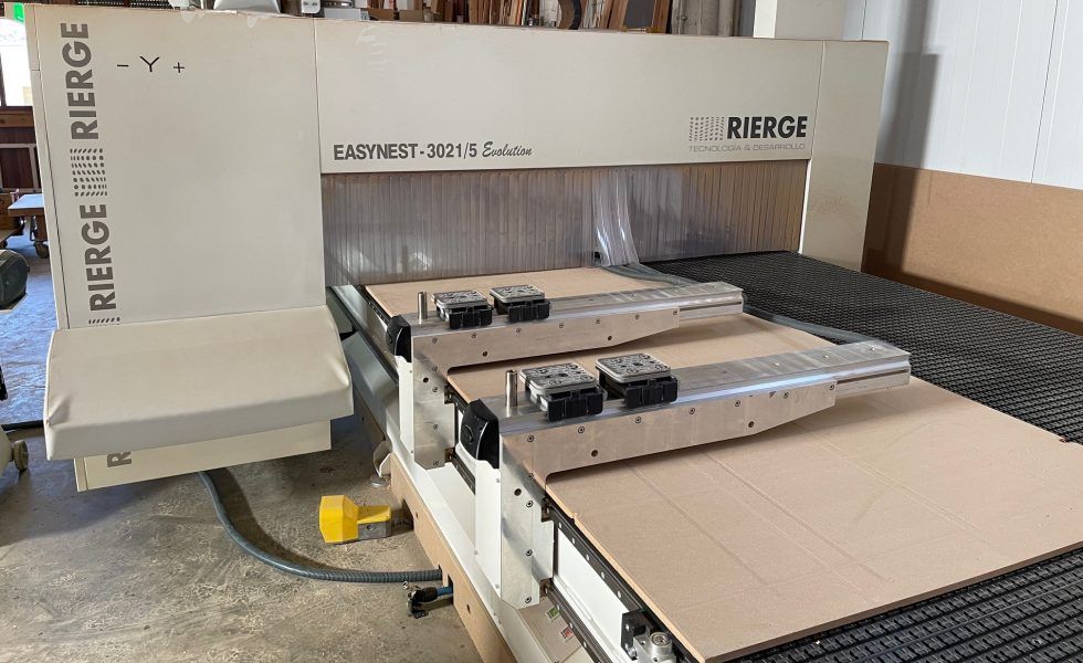 FUSTERIA SARLÉ disfruta simultáneamente de nesting y de barras en su CNC