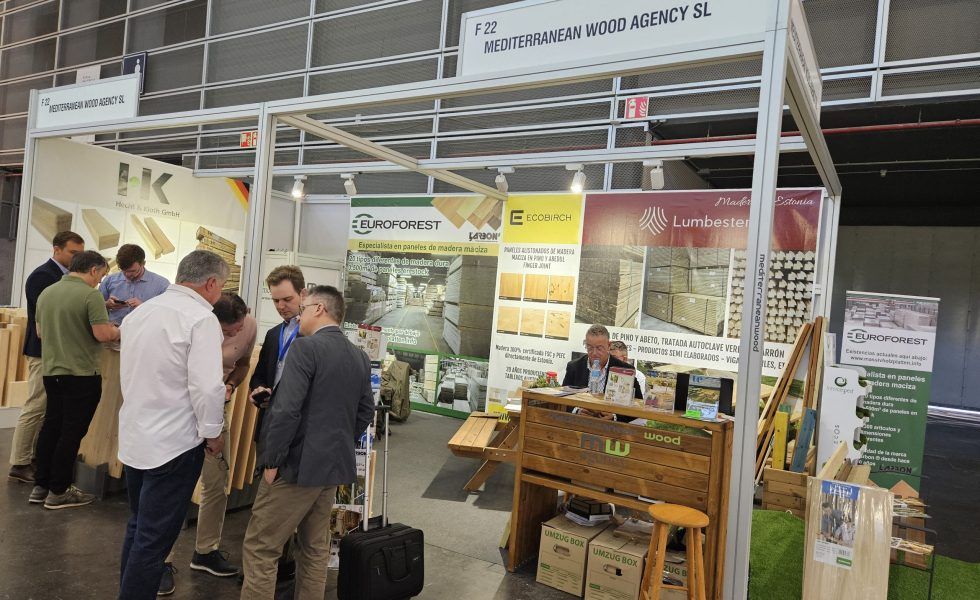 MWA lanza una línea de sobres de mesa de roble rústico