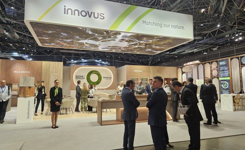 SONAE ARAUCO presentó en Maderalia su nueva colección de paneles decorativos Innovus
