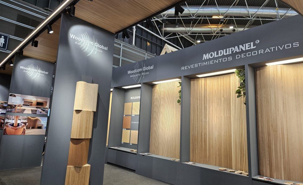WOODCOM GLOBAL presentó en Maderalia nuevos perfiles y un adhesivo para pegarlos directamente