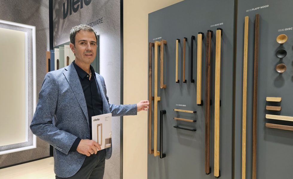 La madera, protagonista en los nuevos tiradores para puertas correderas de VIEFE