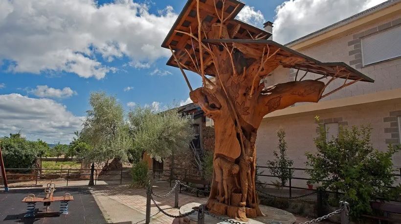 El Bierzo esconde la “Ruta de los árboles tallados”