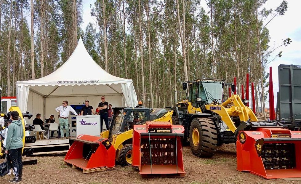 Los nuevos implementos de ALLU, en el stand de GESTRUCK en Galiforest Abanca