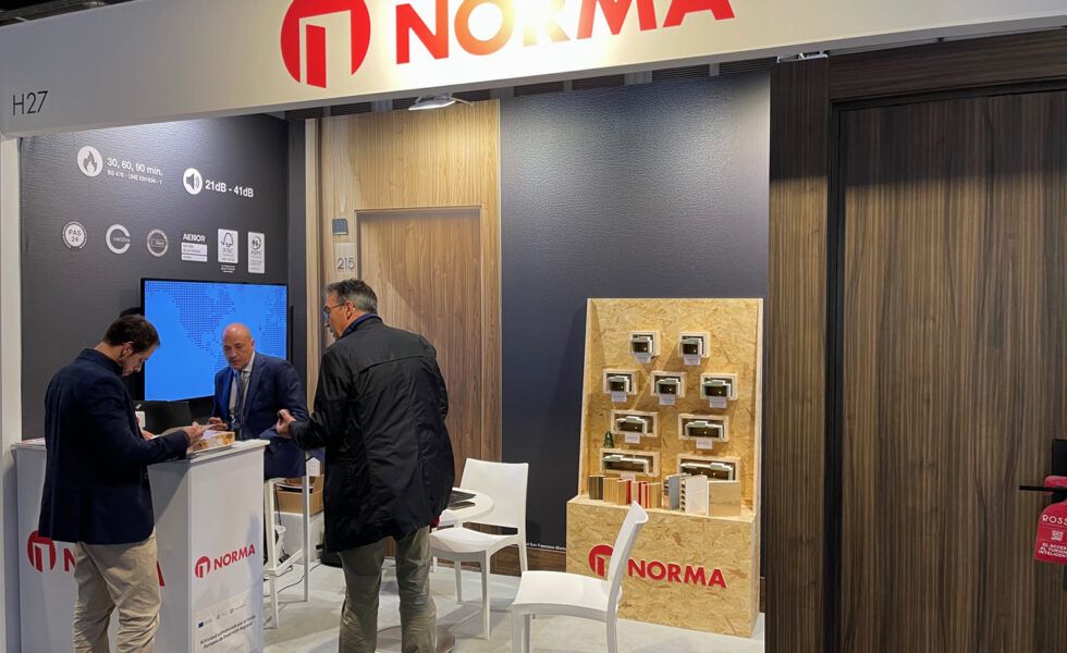 Las puertas y cerraduras testadas resistentes al fuego de NORMA destacaron en interihotel