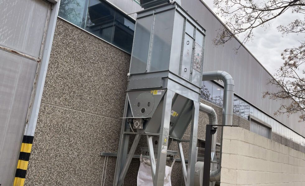 PERSIANES I TANCAMENTS ABEL se libera de polvo y ruido en su taller