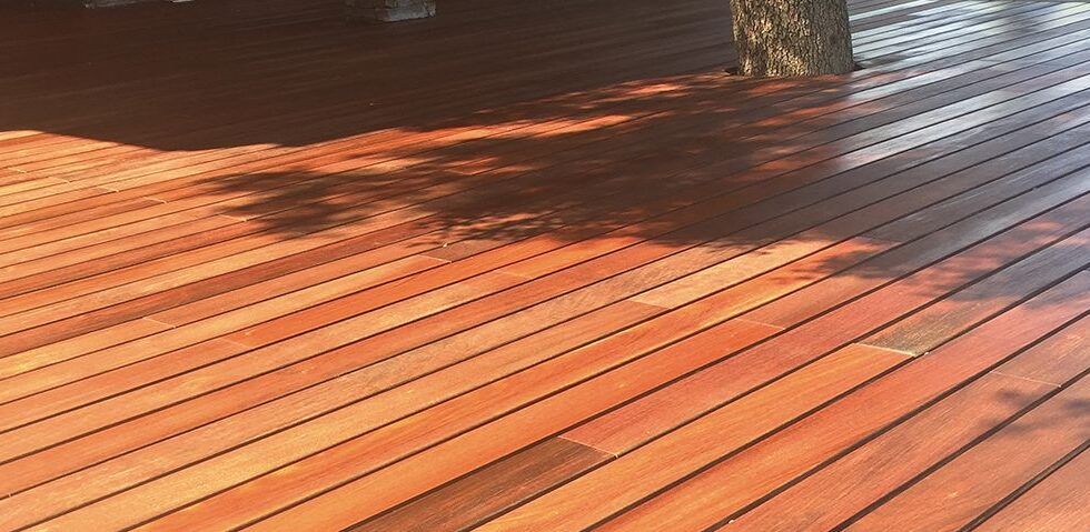 La madera de teca, la tendencia más deseada para decorar exteriores