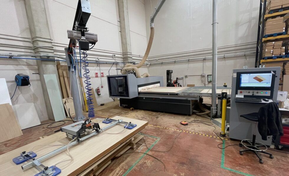 LA CUSI da un paso más hacia la industrialización de la producción de muebles con FELDER