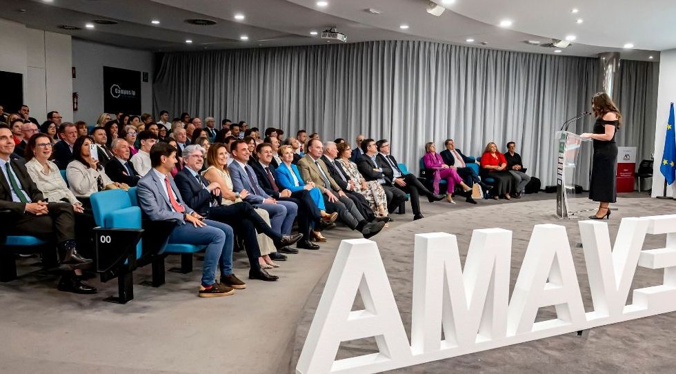 Emotivo reencuentro de los empresarios del hábitat valenciano en “La Noche de FEVAMA”