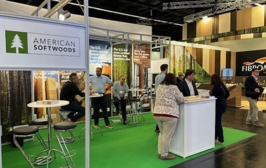 AMERICAN SOFTWOODS presentó en interzum la oferta de coníferas de Estados Unidos