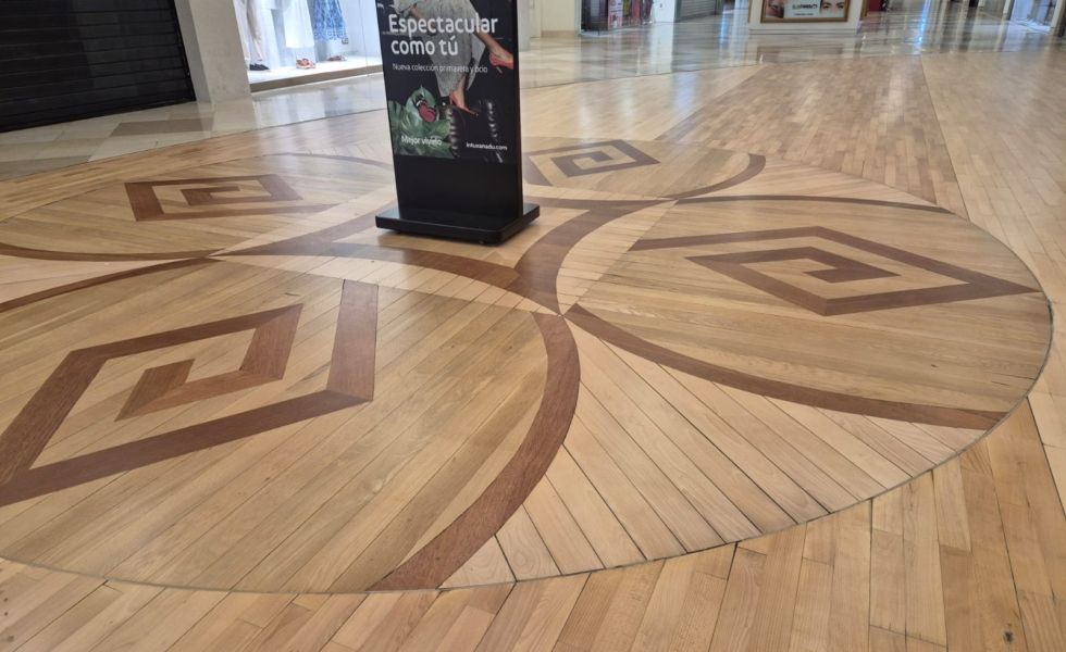 Restaurado con productos QUIDEVA el suelo de madera del Centro Comercial Intu Xanadú de Madrid