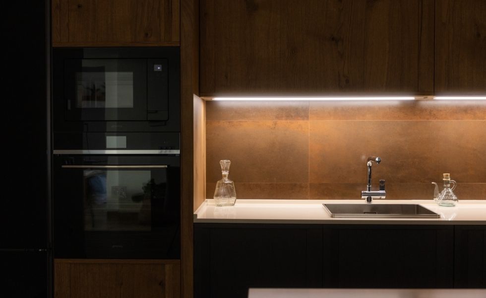 ZONA COCINAS: Crear atmósferas únicas a través de la luz integrada en el mueble de cocina a medida