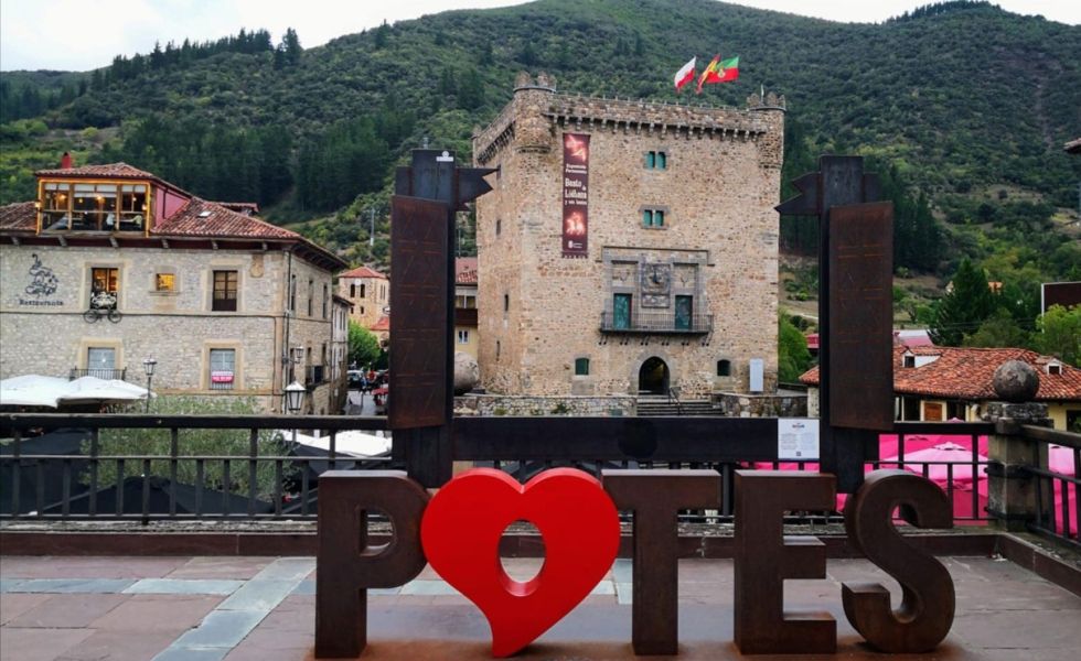 Potes alberga la exposición “Calzado primitivo. Colección Alberto Geada”