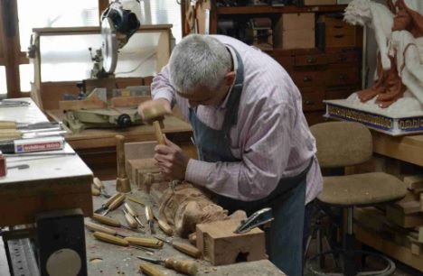 Lanzan beca de formación con el carpintero, escultor y ebanista Miguel Ángel Tapia