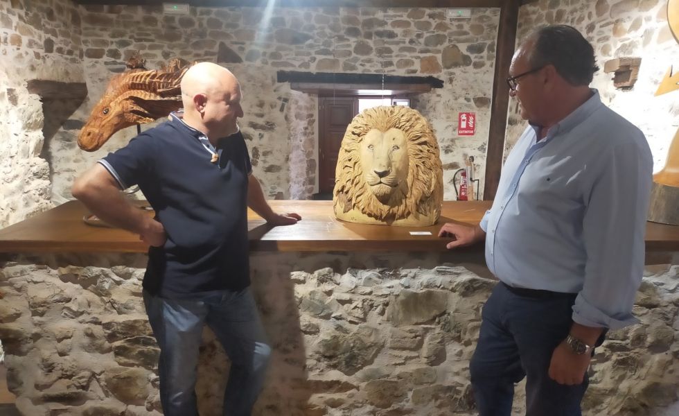 “Mis Mejores Hechos” del escultor Alfredo Martín, aterriza en Molinaseca