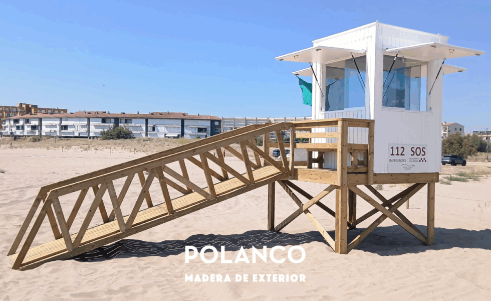 Torre de vigilancia en la playa de Torroella de Montgrí