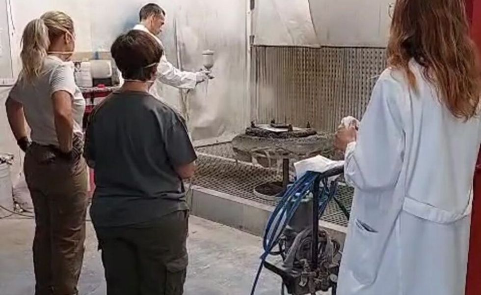 La Escuela de Madera de Encinas Reales imparte un curso sobre acabado en carpintería y mueble