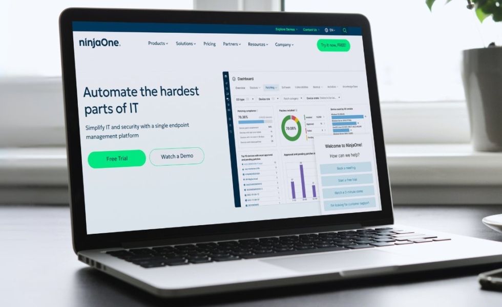 ¿Cuáles son las ventajas de implementar un software para la gestión de dispositivos telefónicos?