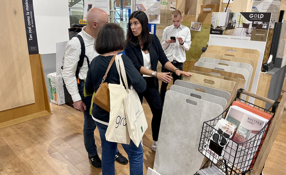 ESPAL sale de la rutina con pavimentos de nogal y arce