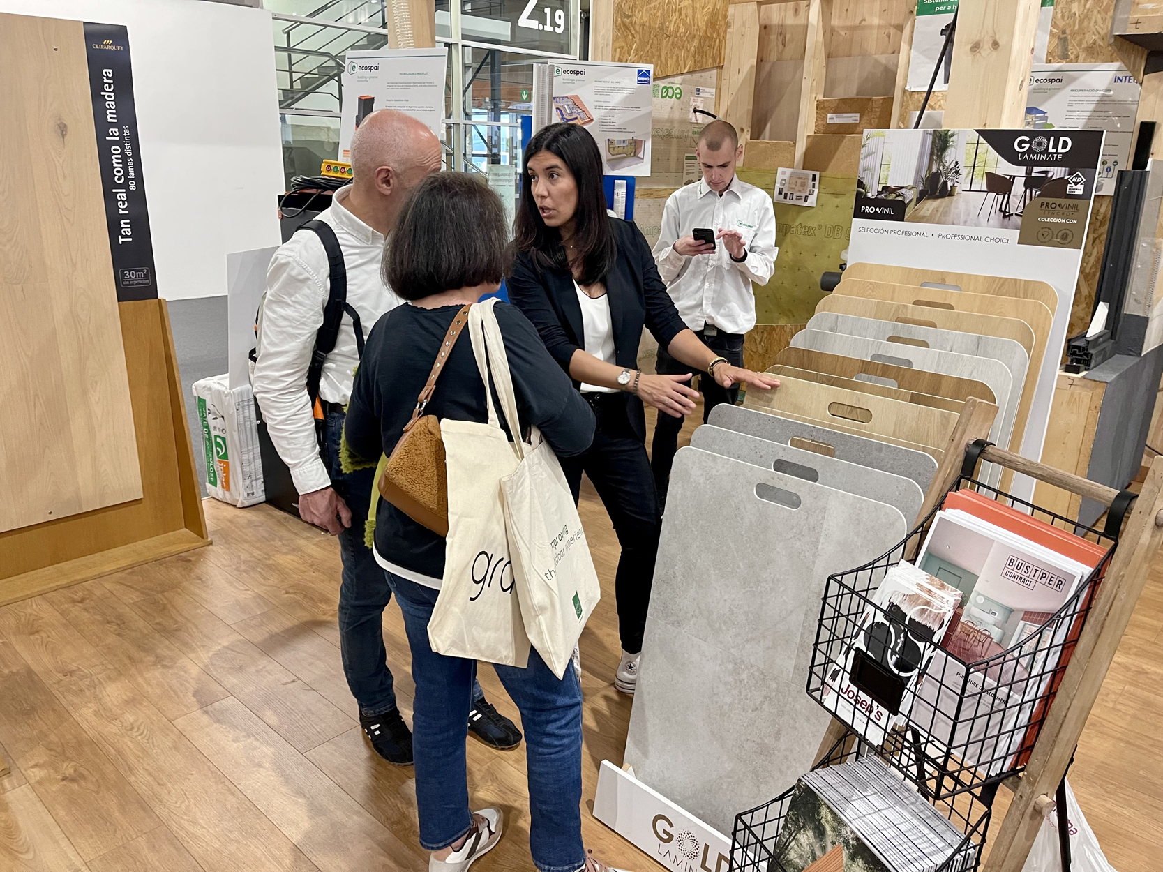 ESPAL sale de la rutina con pavimentos de nogal y arce