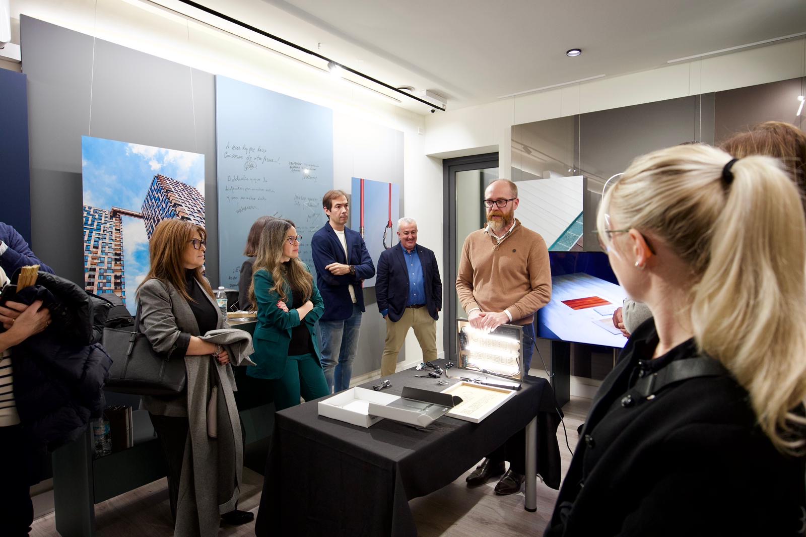 REHAU Interior Solutions y HÄFELE proponen innovadoras combinaciones de materiales para crear ambientes de diseño